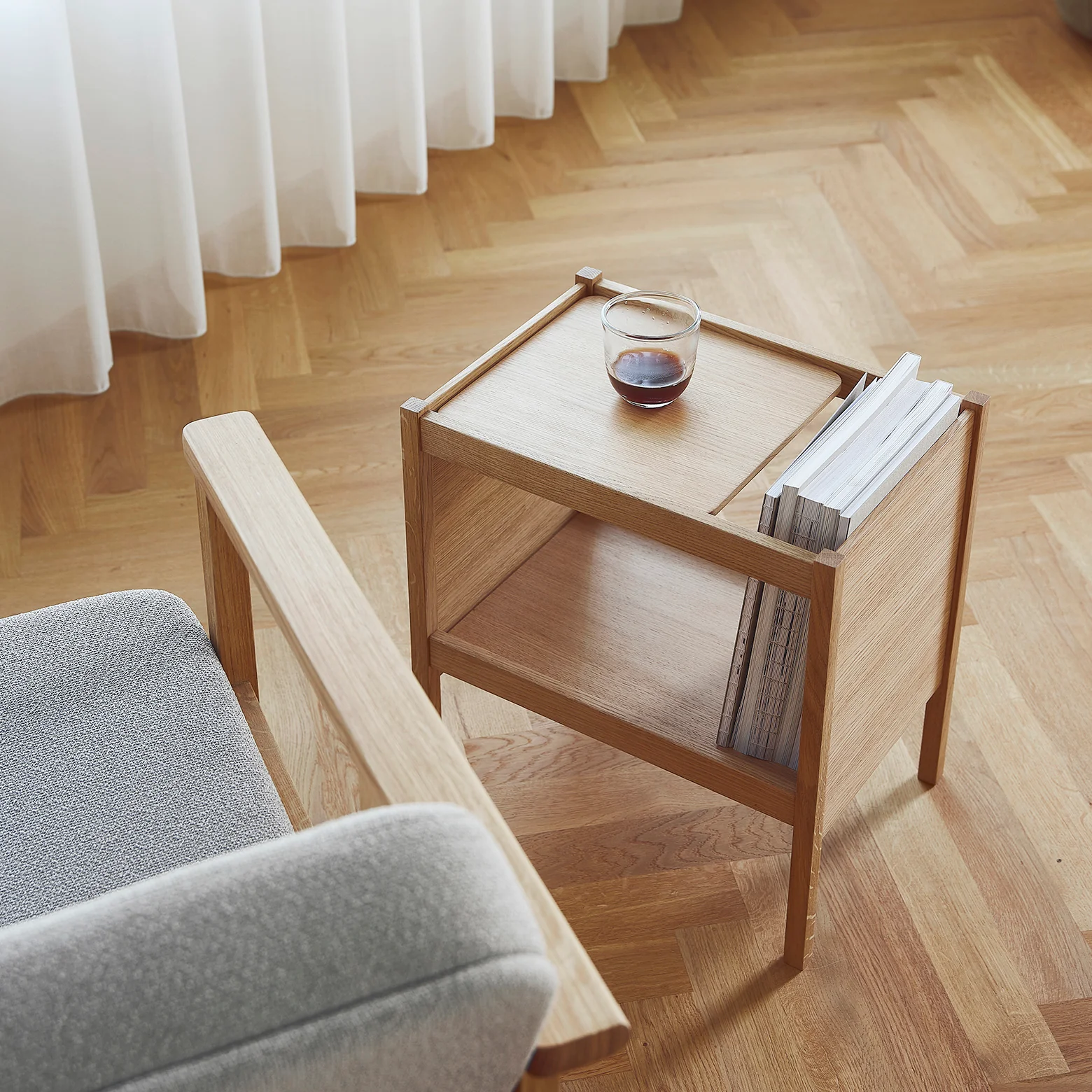 Sidebord – Journal side table