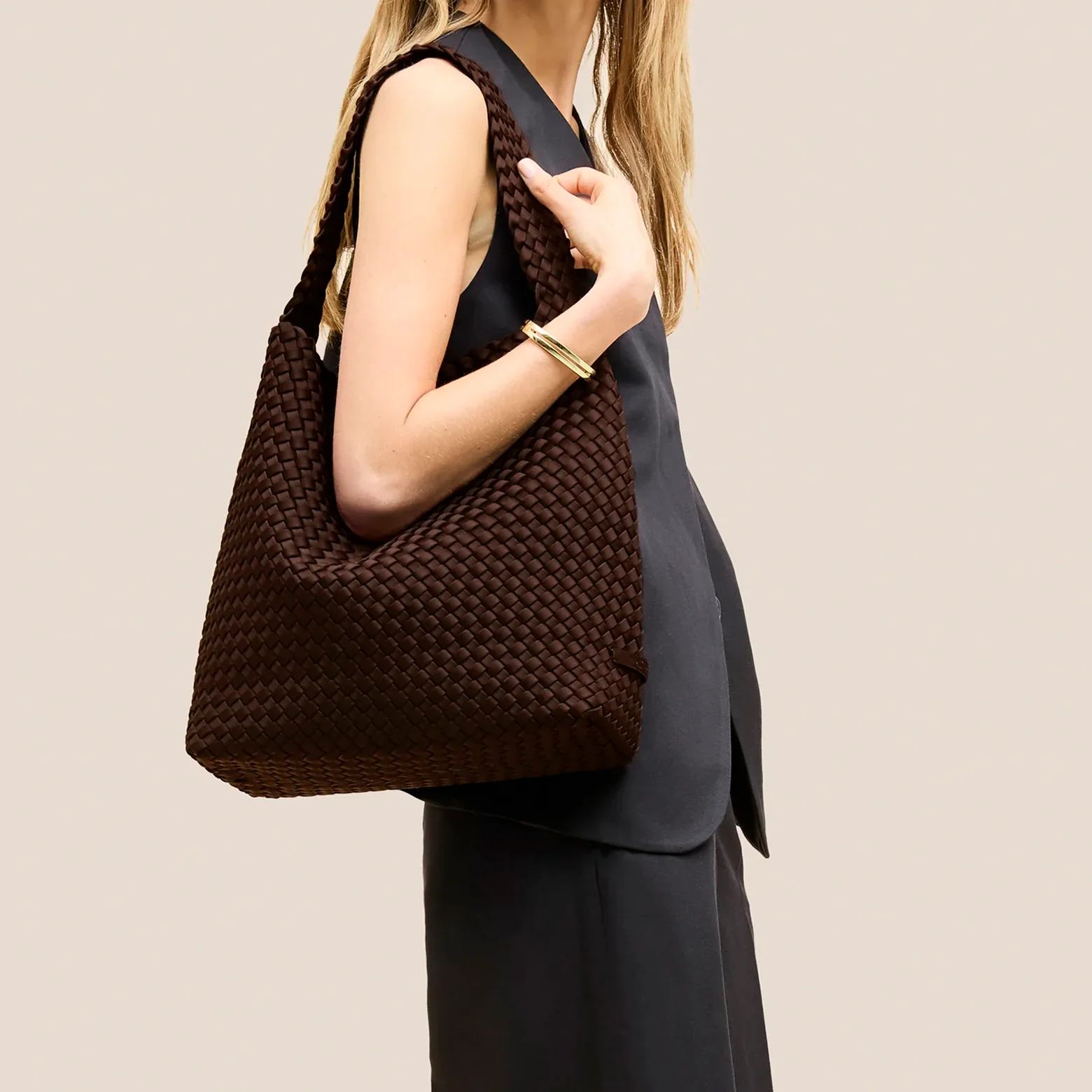 Skuldertaske – Nomad Medium Hobo Chocolate - Image 2
