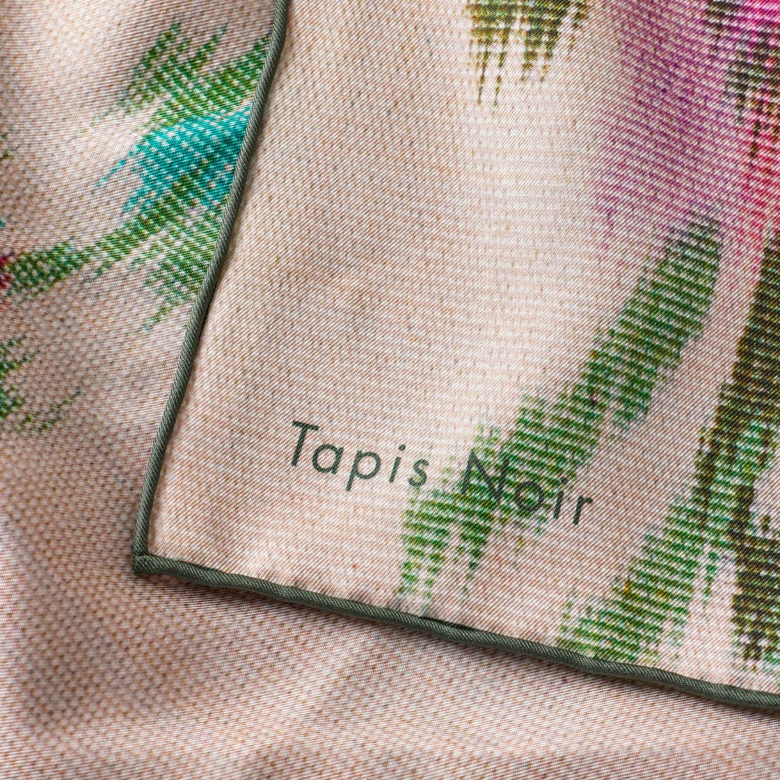 Tørklæde – Classical White Flower Scarf - Image 3